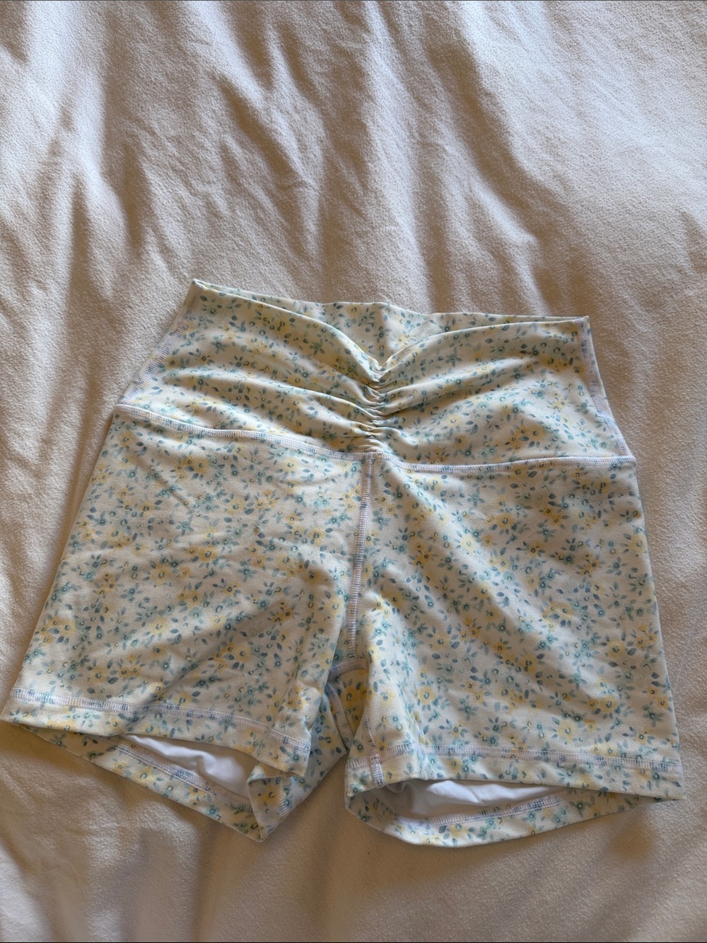 Gilly Hicks High-Waist Floral Ruched Shorts - Light Yellow & Blue
